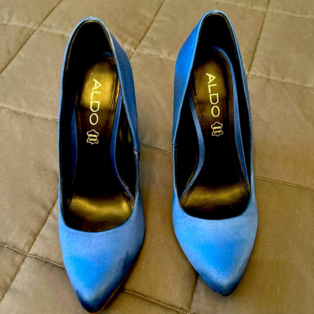 Shiny blue pumps from Aldo